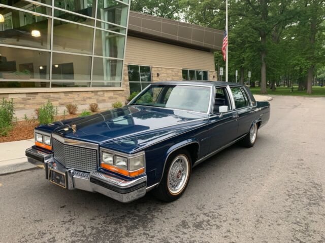 Beautiful Cadillac Fleetwood Brougham D’Elegance Moonroof Stunning car !!! 1988 Cadillac Brougham