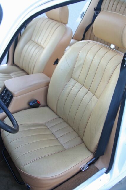 1983 Jaguar XJ6 - photo 11