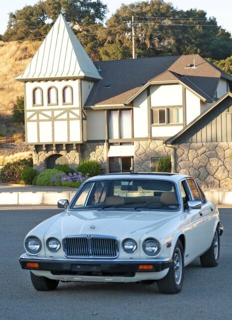 1983 Jaguar XJ6 - photo 2