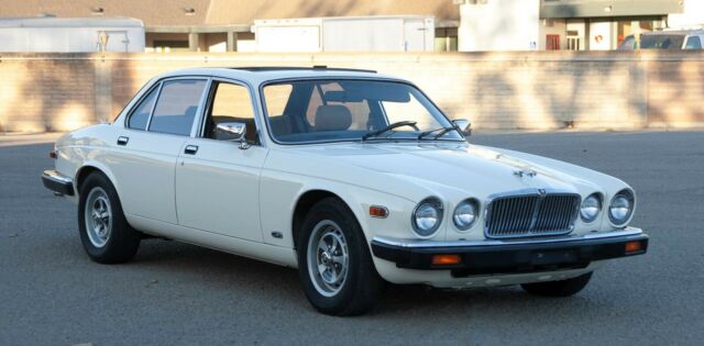 1983 Jaguar XJ6 - photo 3