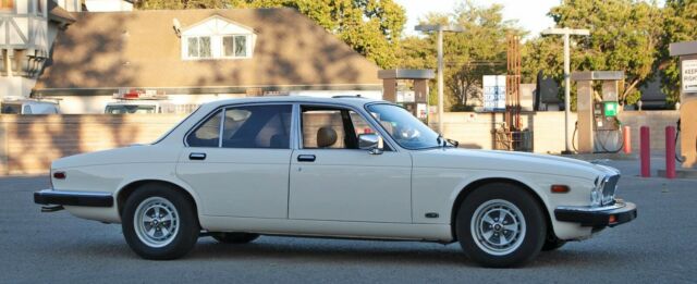 1983 Jaguar XJ6 - photo 4