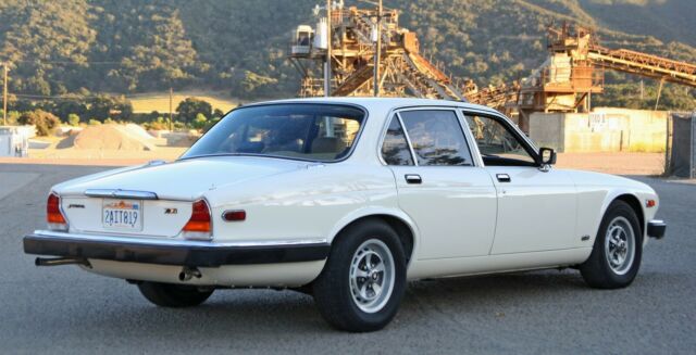 1983 Jaguar XJ6 - photo 5