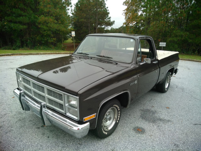 Beautiful, Clean, Reliable, Daily Driver with Low Miles. Ready for the Road! 1984 GMC Sierra 1500