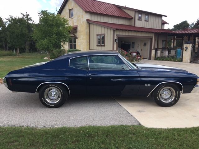 Beautiful dark blue paint with white stripes, vintage air, Bluetooth audio 1971 Chevrolet Chevelle