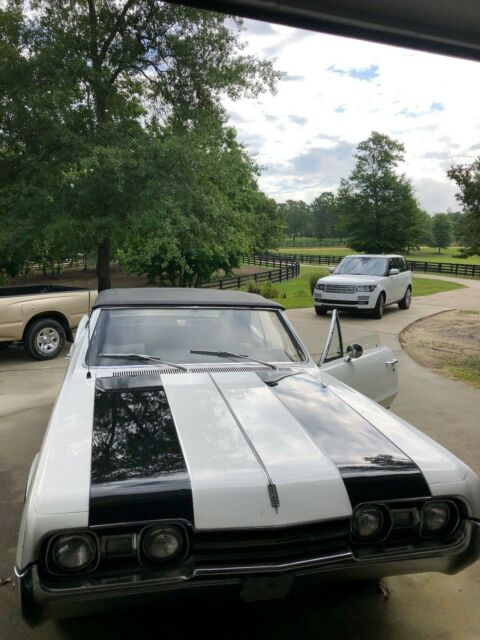 1967 Oldsmobile Cutlass Supreme - photo 2