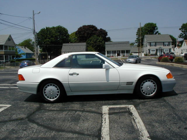 BEAUTIFUL LOW MILEAGE MERCEDES-BENZ SL300 MUST SEE 1990 Mercedes-Benz SL-Class