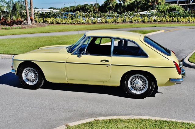 1969 MG MGB GT Coupe Restored 4-Speed Gorgeous Car - photo 6