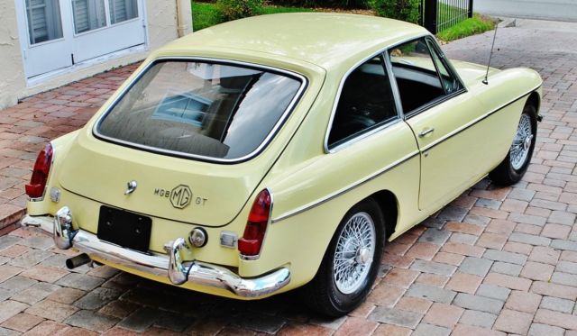 1969 MG MGB GT Coupe Restored 4-Speed Gorgeous Car - photo 8