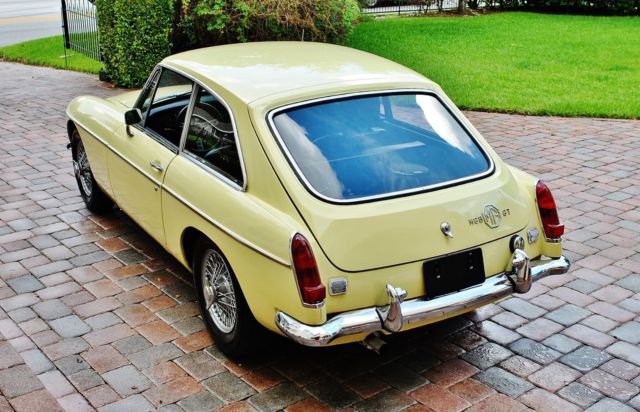1969 MG MGB GT Coupe Restored 4-Speed Gorgeous Car - photo 9
