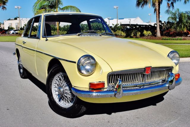 Beautiful Olds School MG 4 Cylinder Dual Carb 4-Speed Light Yellow on Black 1969 MG MGB GT Coupe Restored 4-Speed Gorgeous Car