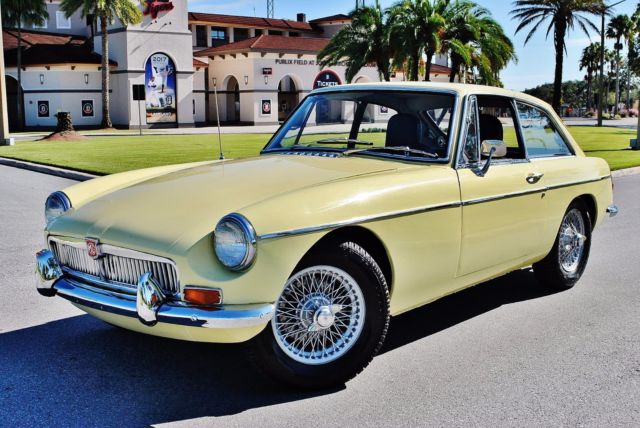 1969 MG MGB GT Coupe Restored 4-Speed Gorgeous Car - photo 2
