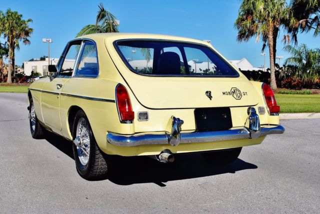 1969 MG MGB GT Coupe Restored 4-Speed Gorgeous Car - photo 3