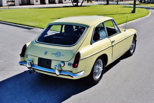 1969 MG MGB GT Coupe Restored 4-Speed Gorgeous Car - photo 4