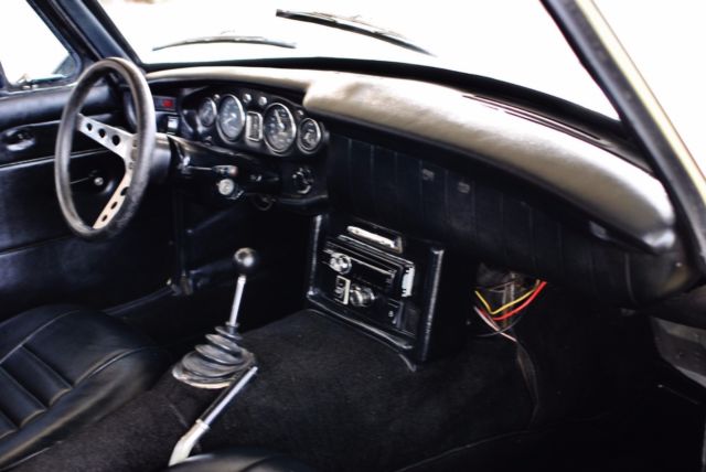 1969 MG MGB GT Coupe Restored 4-Speed Gorgeous Car - photo 7