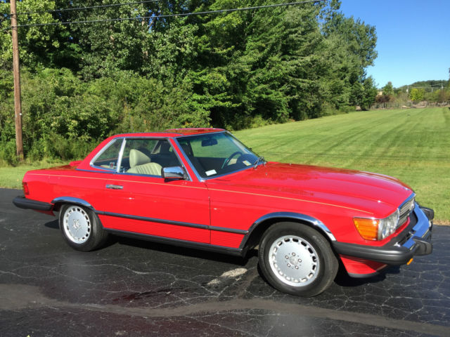 1989 Mercedes-Benz SL-Class 2 door convertible with soft and hard tops - photo 2