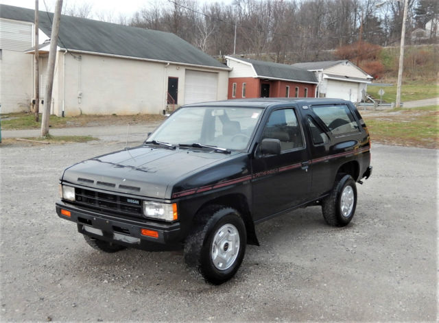1987 Nissan Pathfinder XE - photo 2
