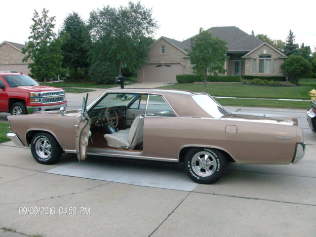 1963 Pontiac Grand Prix Two door V8 Hardtop 389 4 BARREL - photo 2