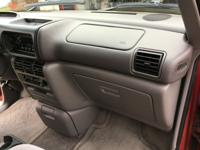 1994 Dodge Caravan ES Mini Passenger Van 3-Door - photo 5