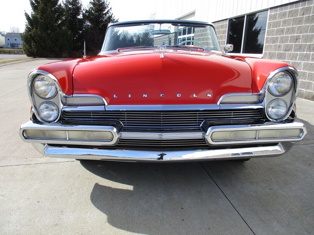 1957 Lincoln Premiere Convertible - photo 10