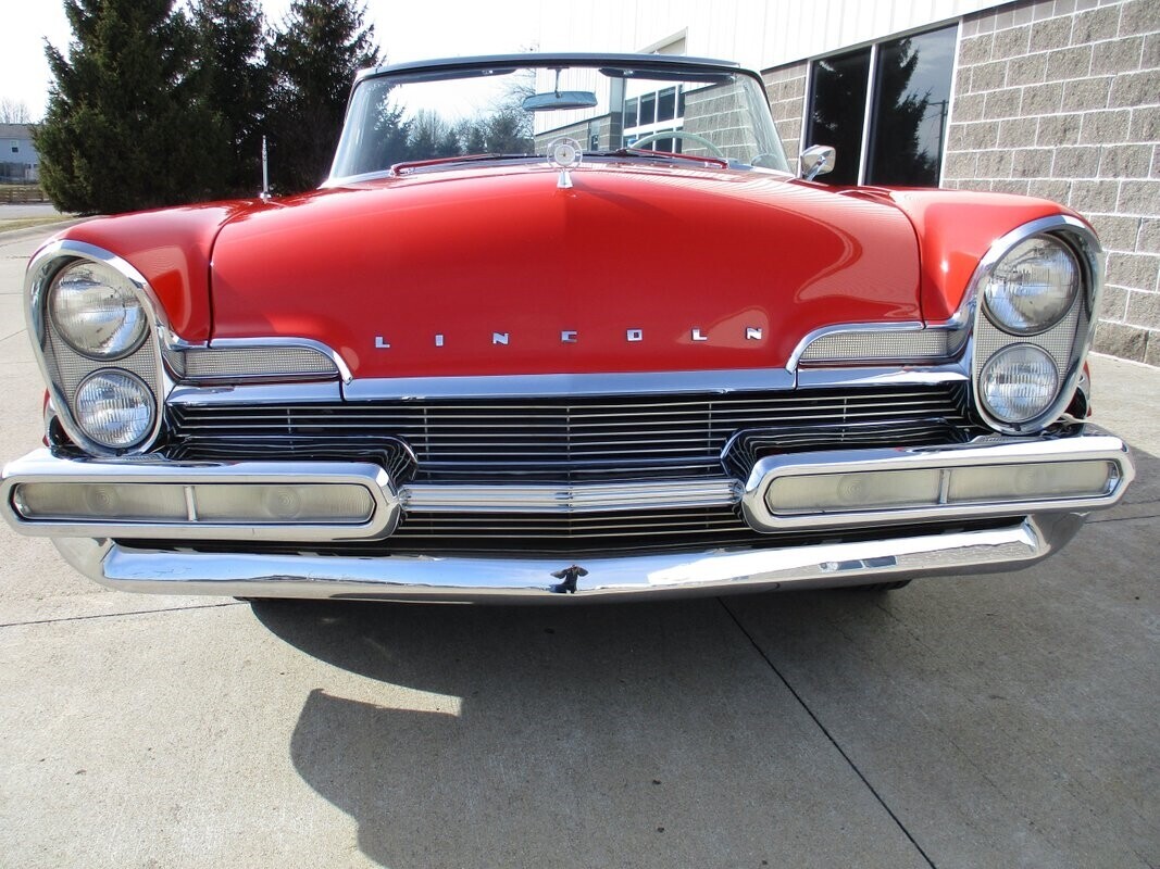 1957 Lincoln Premiere Convertible - photo 9