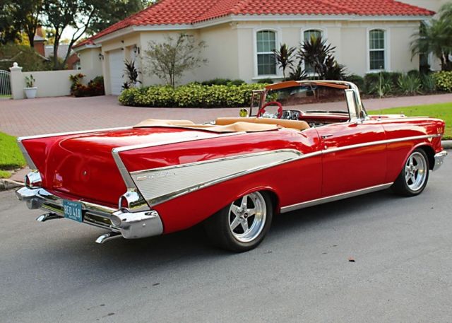 1957 Chevrolet Bel Air/150/210 CONVERTIBLE  RESTOMOD - 8K MI - photo 2
