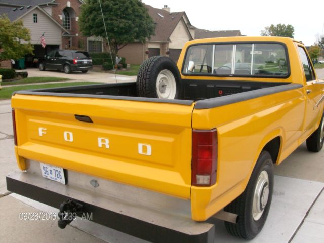 1983 Ford F-350 6.9 LITER V8 DIESEL - 4 SPEED - photo 3