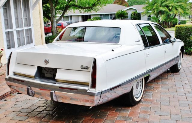 1993 Cadillac Fleetwood only 56k Miles Immaculate Condition - photo 4