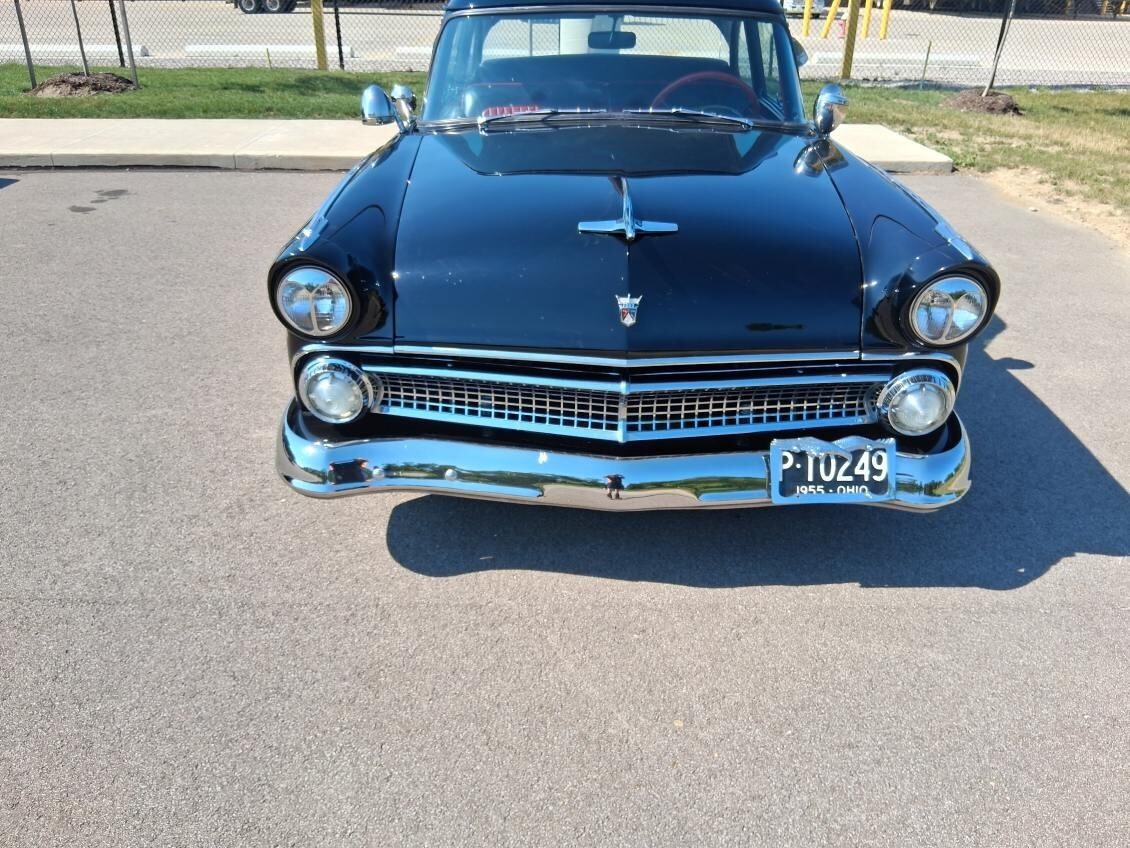 1955 Ford Fairlane - photo 2