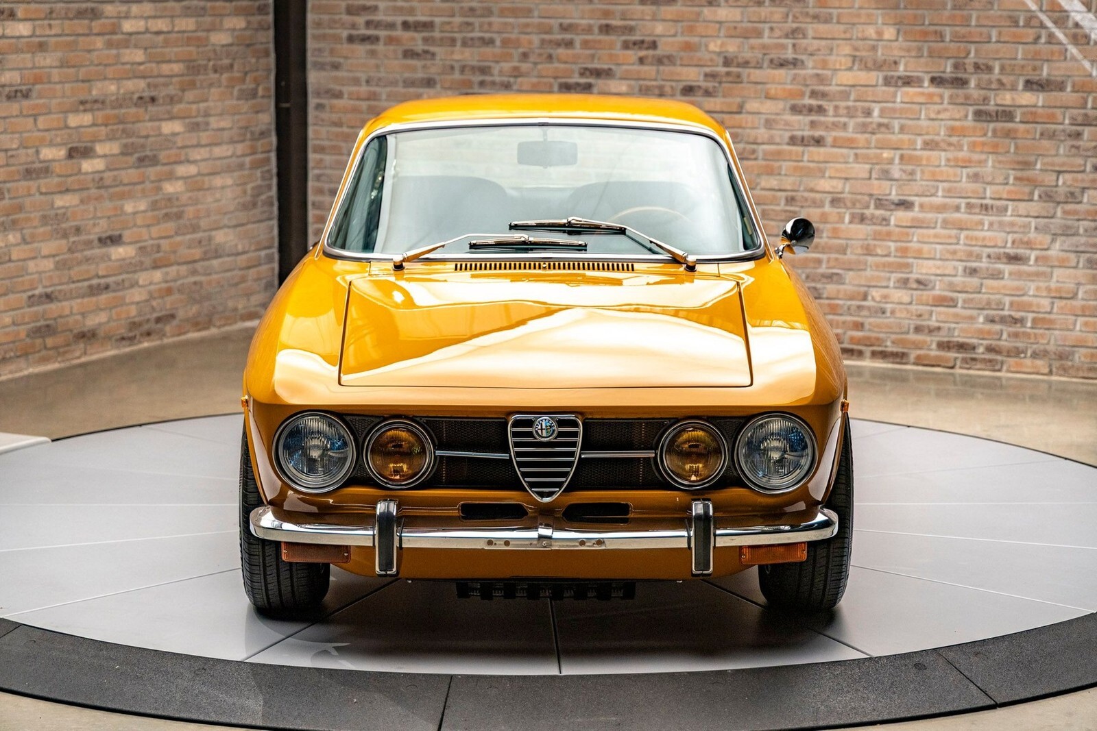 1971 Alfa Romeo GTV 1750 - photo 2