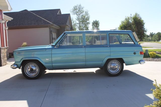 1965 Jeep Wagoneer - photo 3