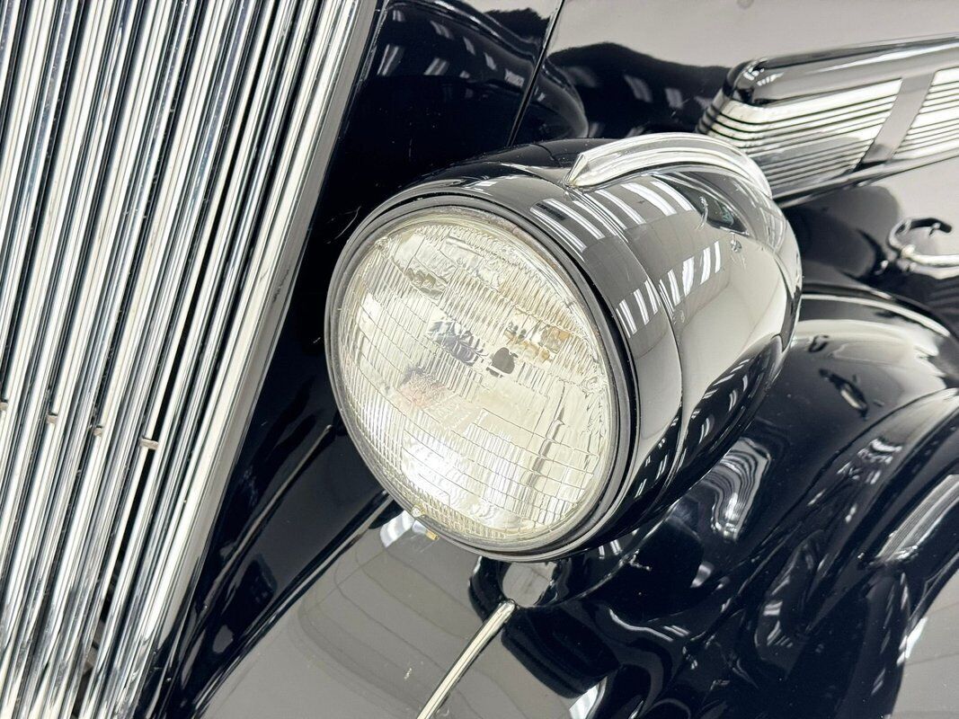 1937 Packard Eight 120-C Sedan - photo 10