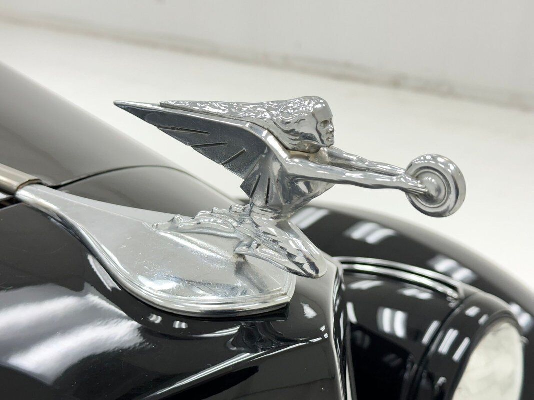1937 Packard Eight 120-C Sedan - photo 11