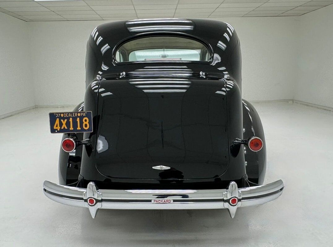 1937 Packard Eight 120-C Sedan - photo 4