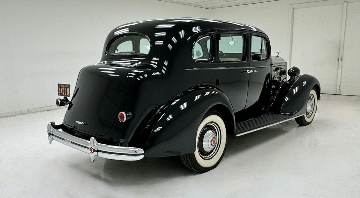 1937 Packard Eight 120-C Sedan - photo 5