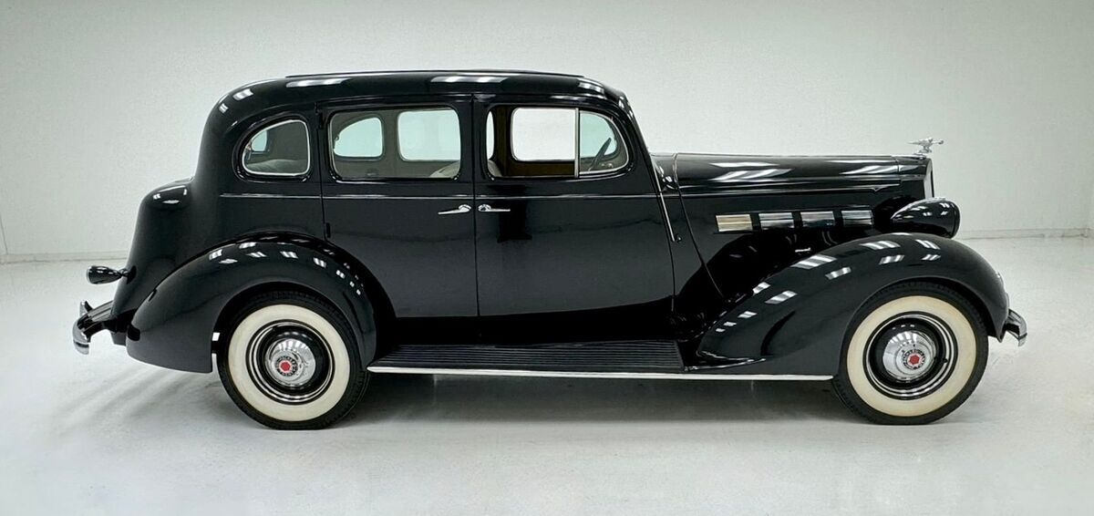 1937 Packard Eight 120-C Sedan - photo 6