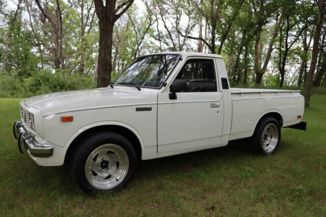 Beautifully Super Clean - Low Miles - No Rust - Mechanically Sound - Clean Title 1978 Toyota Pickup