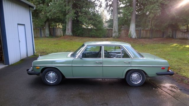 1975 Mercedes-Benz 200-Series - photo 11