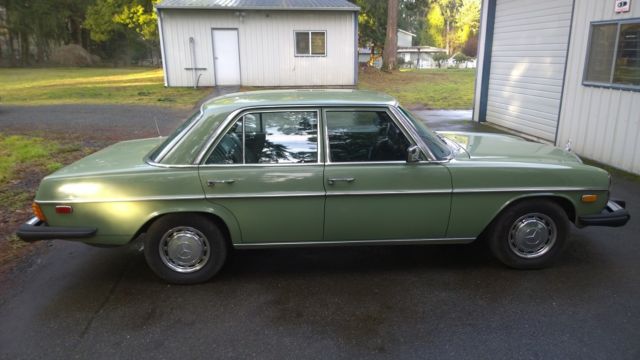 1975 Mercedes-Benz 200-Series - photo 12