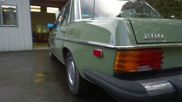 1975 Mercedes-Benz 200-Series - photo 4
