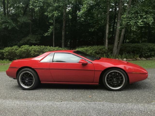 1984 Pontiac Fiero Beauty and Power Classic - photo 2