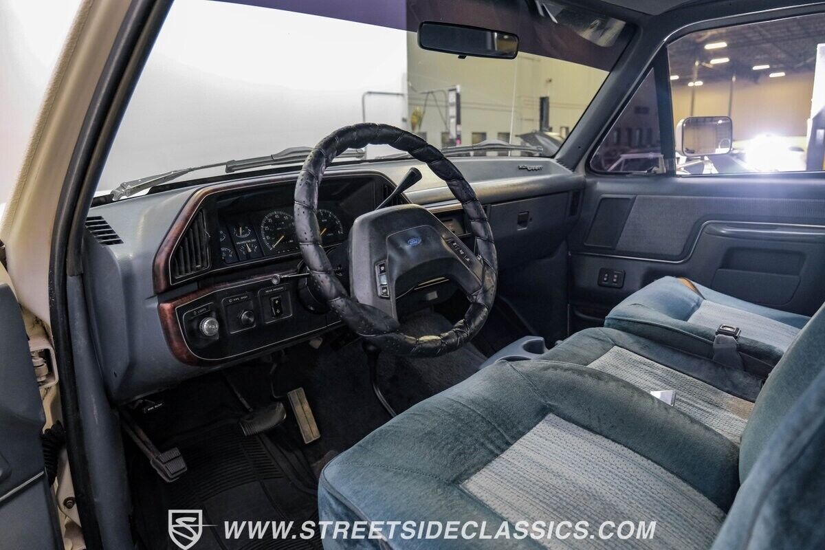 1991 Ford Bronco Centurion C350 4X4 - photo 5