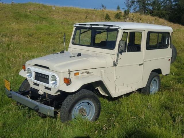 Beige 1973 Toyota FJ Land Cruiser Immaculate - Perfect restoration 95% original 1973 Toyota Land Cruiser fj 43