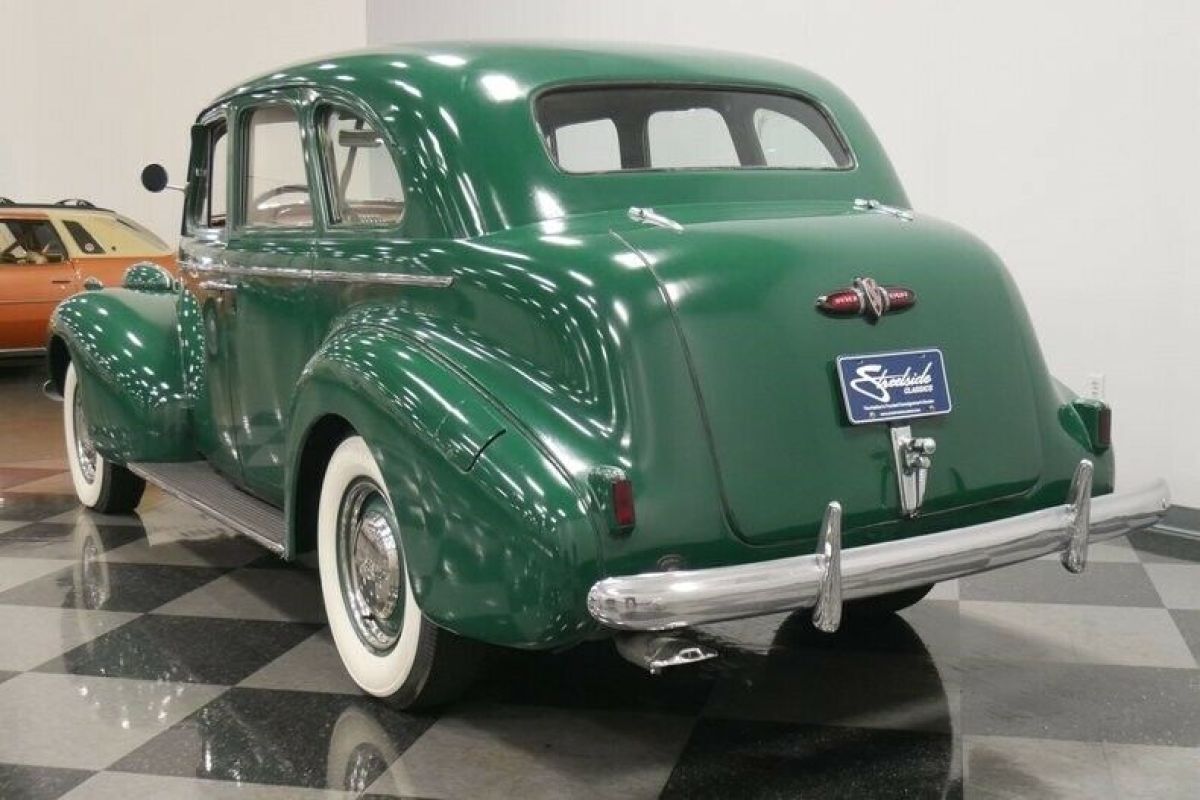 1940 Buick Series 80 Limited Touring Sedan - photo 10