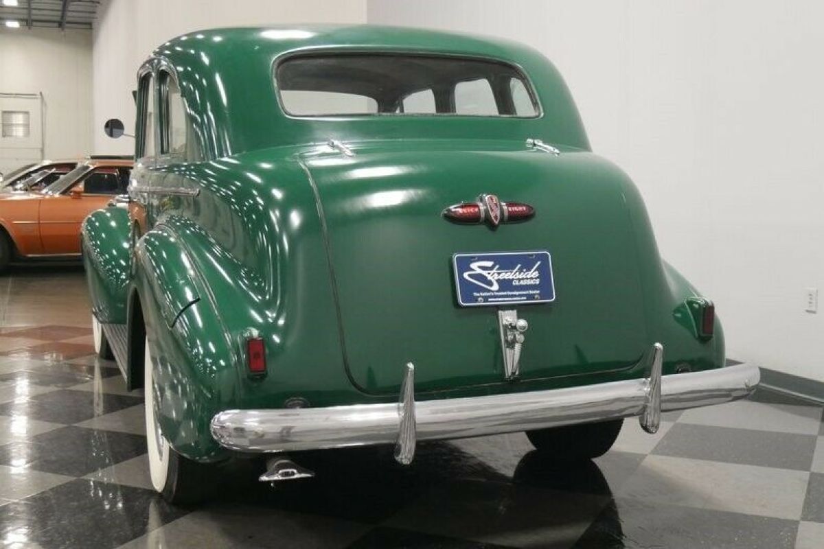 1940 Buick Series 80 Limited Touring Sedan - photo 11