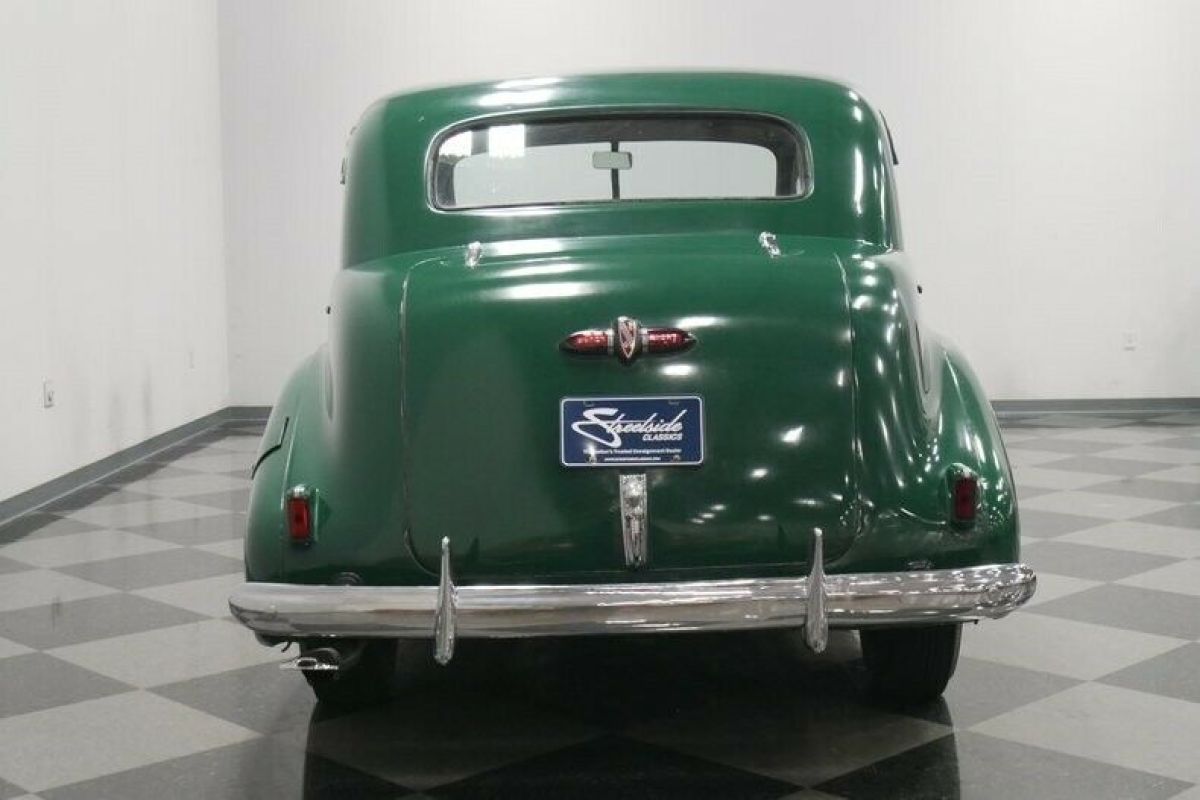 1940 Buick Series 80 Limited Touring Sedan - photo 12