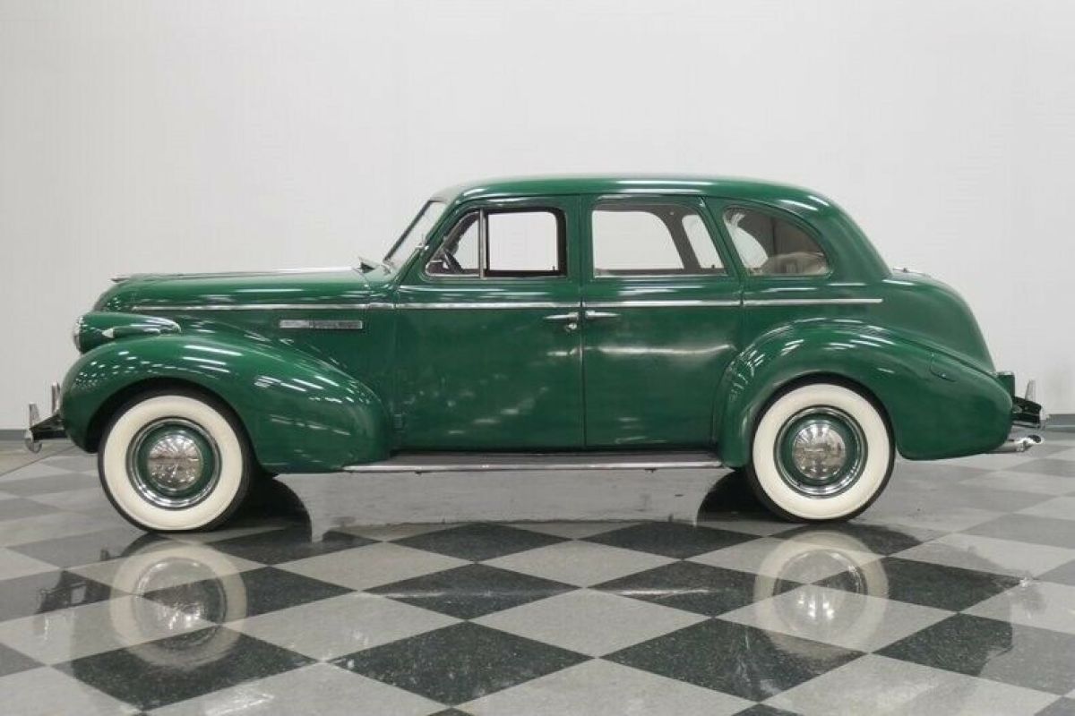 1940 Buick Series 80 Limited Touring Sedan - photo 3