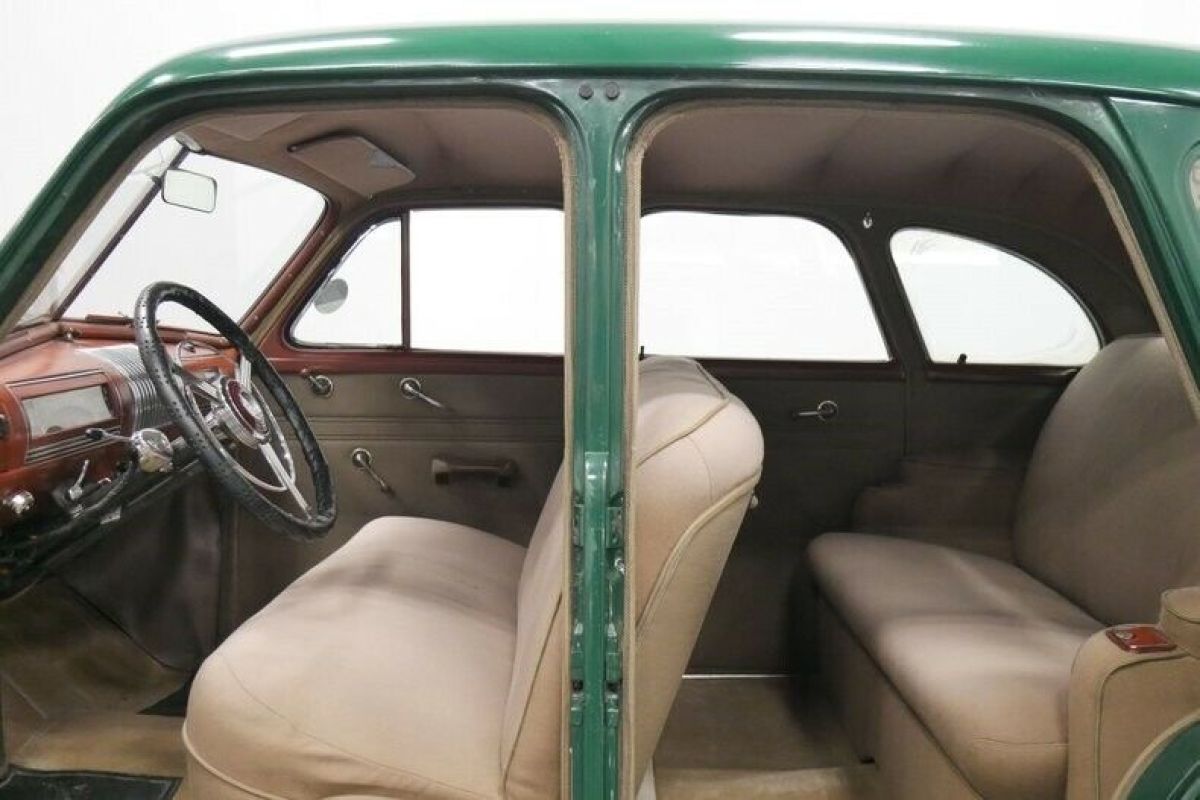 1940 Buick Series 80 Limited Touring Sedan - photo 5