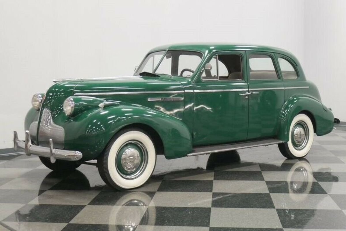 1940 Buick Series 80 Limited Touring Sedan - photo 6