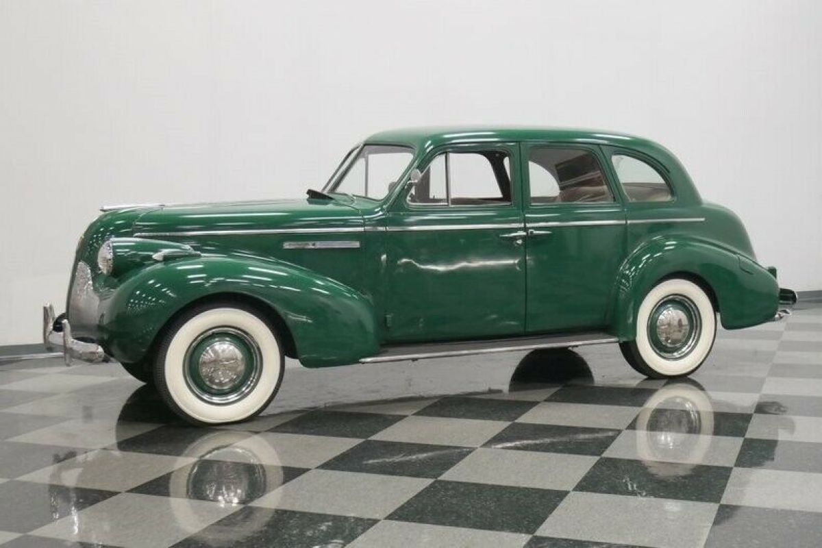 1940 Buick Series 80 Limited Touring Sedan - photo 7