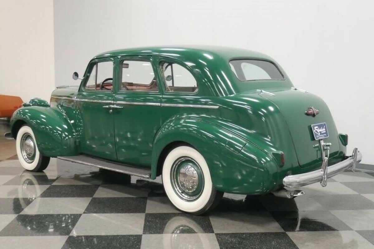 1940 Buick Series 80 Limited Touring Sedan - photo 9